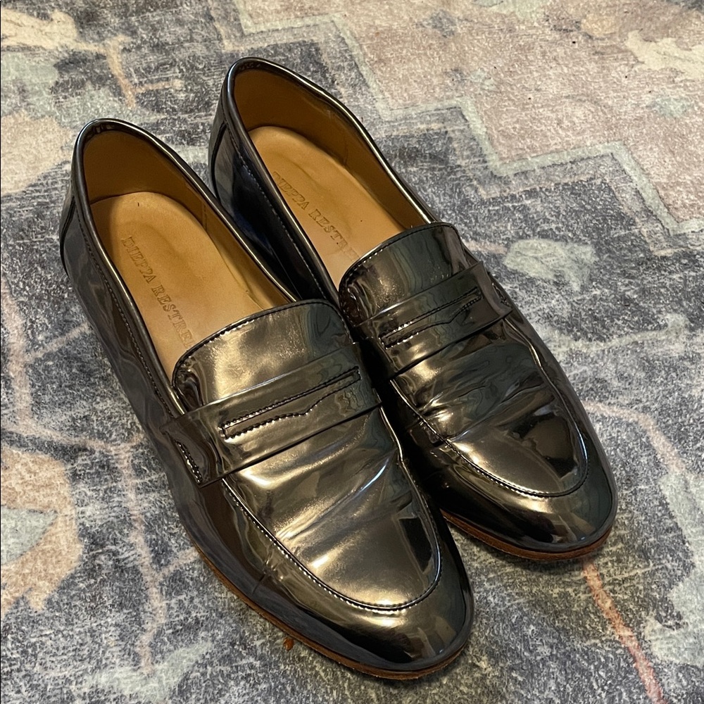 Sleek Women's Silver Patent Leather Loafers‎